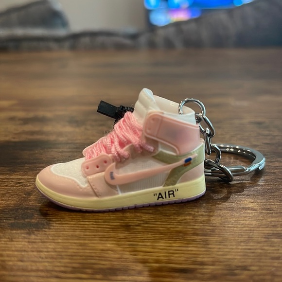 off-white for Nike. “Air Jordan One” Accessories - Off-white for Nike. “Air Jordan One” keychain.